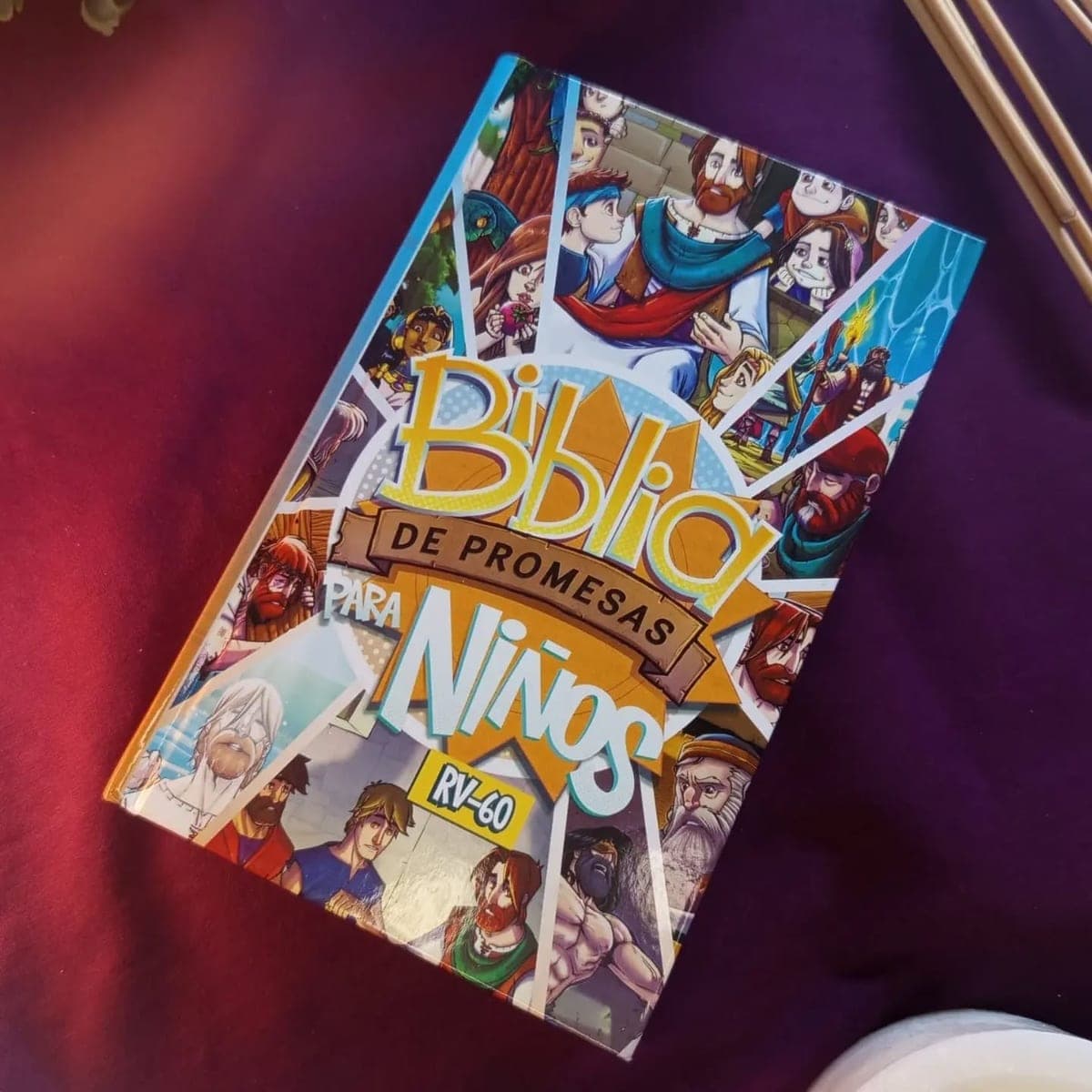 Biblia de Promesas para Niños con portada ilustrada estilo cómic